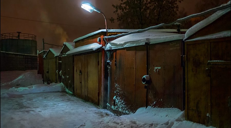 Полицейские Нефтеюганска задержали мужчину, который украл гараж.
